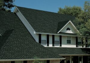 A roof that uses GAF’s Timberline HDZ shingles on a house.