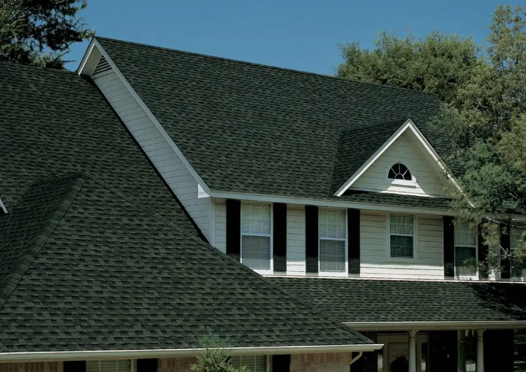 A roof that uses GAF’s Timberline HDZ asphalt shingle product line on a house.